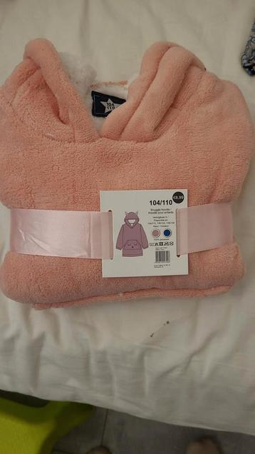 Roze Snuggle Hoodie Maat 104/110 beschikbaar voor biedingen
