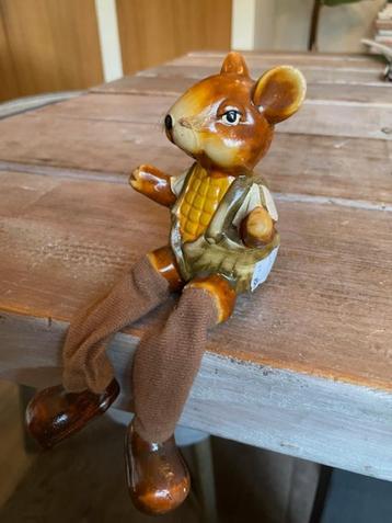 Vintage zittend beeldje Eekhoorn. Porselein. Tafelrand beschikbaar voor biedingen