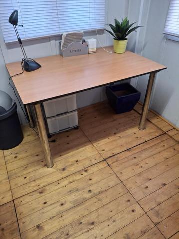 werktafel/ bureautafel/ hobbytafel beschikbaar voor biedingen