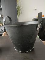 Mand van autoband hout pellets, Huis en Inrichting, Ophalen of Verzenden, Zo goed als nieuw, Rond, Riet