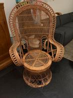 Pauwenstoel met beschadigingen, Ophalen, Gebruikt, Bruin, Riet of Rotan