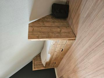 Steigerhoutenbed schuindak beschikbaar voor biedingen