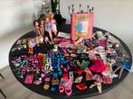 Barbie/Bratz/Sindy van alles wat, Verzamelen, Poppen, Ophalen of Verzenden, Zo goed als nieuw, Kleertjes