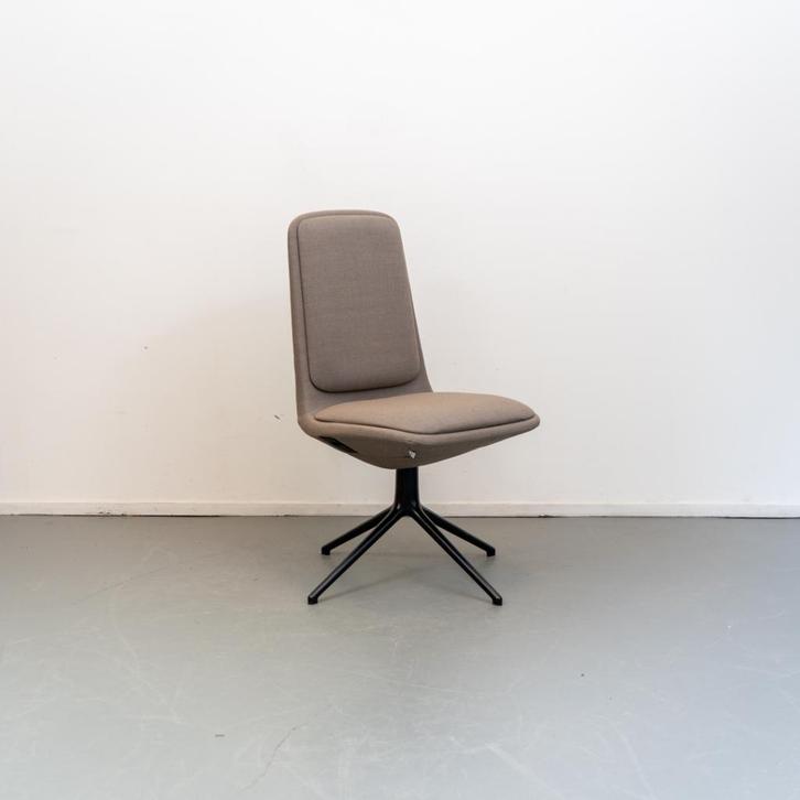 2 Normann Copenhagen Off Chair Low Nieuw, Huis en Inrichting, Stoelen, Nieuw, Twee, Stof, Bruin, Ophalen of Verzenden
