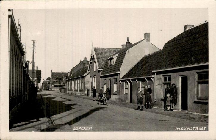 Asperen - Nieuwstraat, Verzamelen, Ansichtkaarten | Nederland, Gelopen, Gelderland, Voor 1920, Ophalen of Verzenden