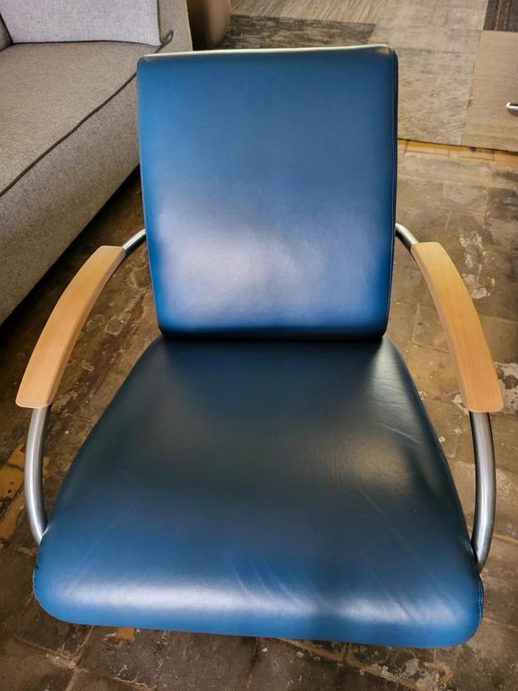 Gelderland 5470 fauteuil | Blauw leer, Huis en Inrichting, Fauteuils, Zo goed als nieuw, Hout, Leer, 50 tot 75 cm, 75 tot 100 cm