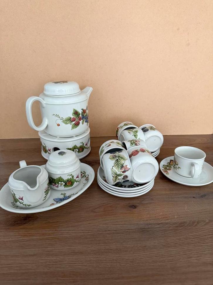 Compleet Servies van Marjolein Bastin met Bessenmotief, Huis en Inrichting, Keuken | Servies, Gebruikt, Compleet servies, Overige stijlen