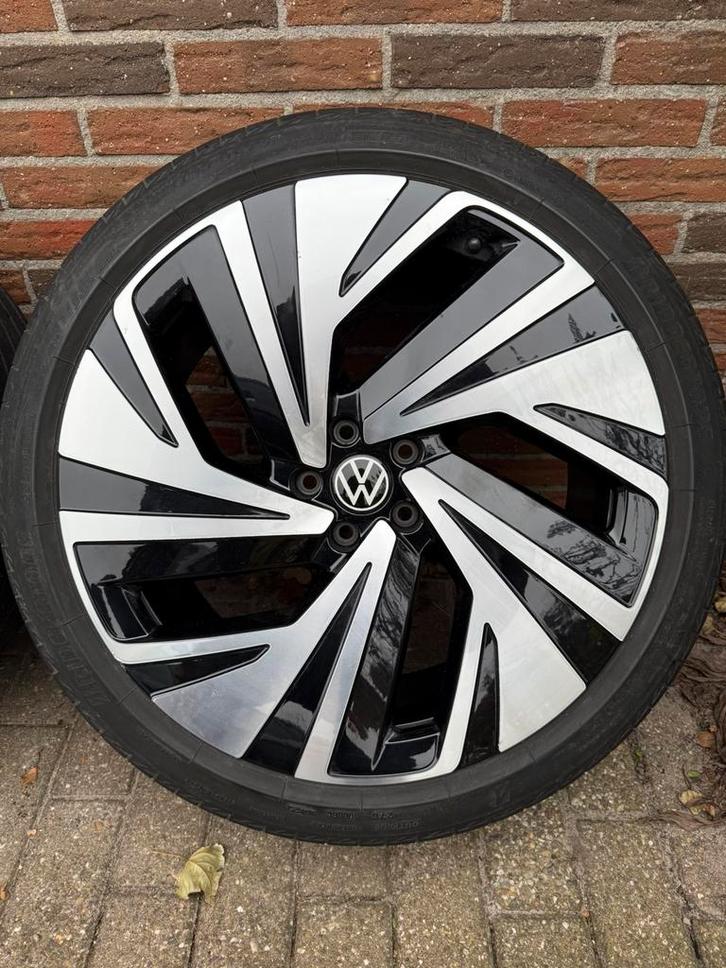 Set 21” Originele VW ID4 ID5 Velgen + Bridgestone banden VAG, Auto-onderdelen, Banden en Velgen, Banden en Velgen, Zomerbanden