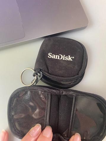 2 SanDisk opbergtasjes voor geheugenkaarten beschikbaar voor biedingen