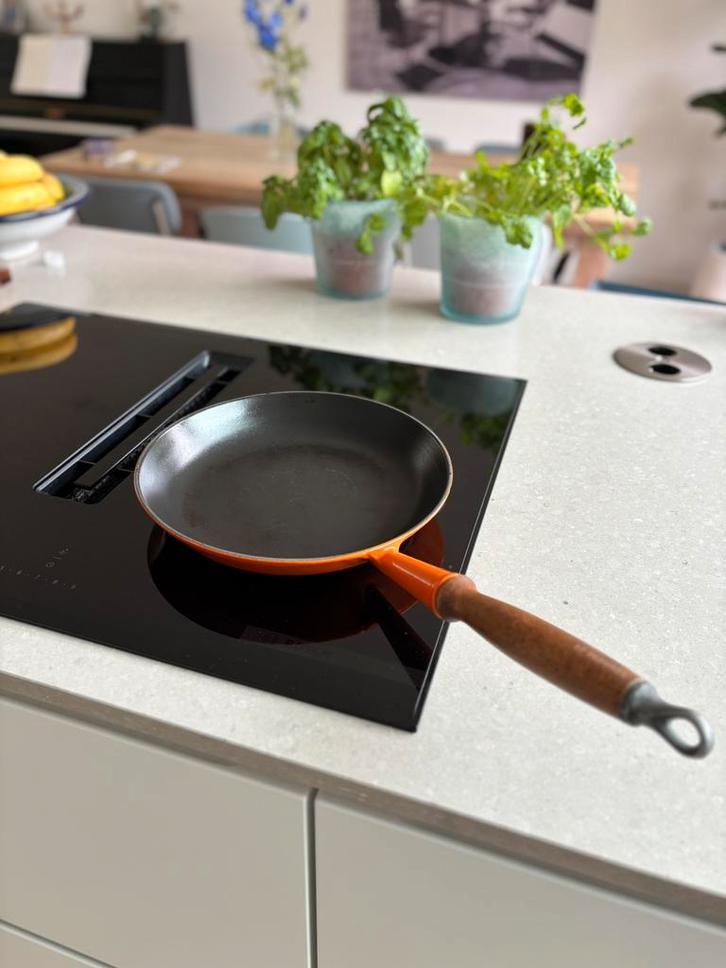 Le Creuset gietijzeren koekenpan 26 cm, Huis en Inrichting, Keuken | Potten en Pannen, Gebruikt, Koekenpan of Braadpan, Gietijzer