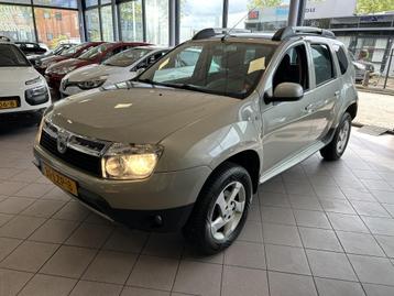Dacia Duster 1.6 Lauréate 2wd NW APK BJ 2010 !!! beschikbaar voor biedingen