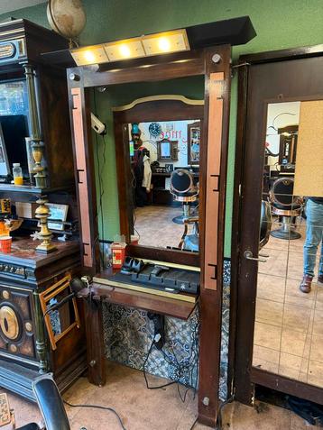 Barber Werktafel met Spiegel & Verlichting beschikbaar voor biedingen