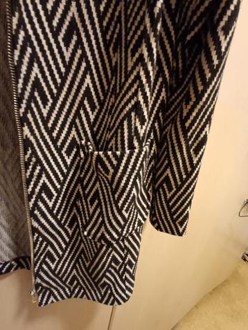 Etam Vest/Jasje Maat 42 - Grafisch Patroon beschikbaar voor biedingen