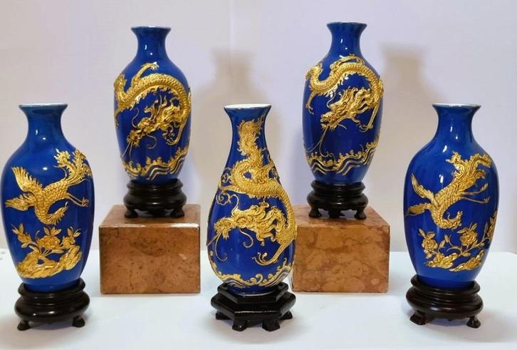 Collectie porseleinen Chinese vaasjes - Gouden decoraties., Antiek en Kunst, Kunst | Niet-Westerse kunst, Ophalen of Verzenden