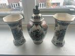 Set van drie handbeschilderde vazen Delft Pottery Handwerk, Antiek en Kunst, Antiek | Vazen, Ophalen of Verzenden