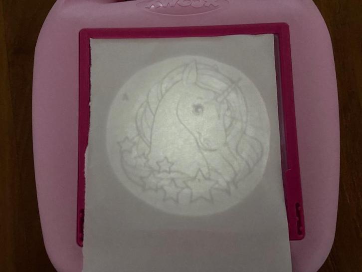 Ravensburger Xoomy Compact Unicorns - roze tekenmachine, Hobby en Vrije tijd, Tekenen, Zo goed als nieuw, Overige typen, Ophalen of Verzenden