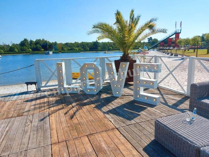 LOVE letters Lichtletters huren huur huwelijk bruiloft, Hobby en Vrije tijd, Feestartikelen | Verhuur, Zo goed als nieuw, Geboorte of Huwelijk