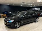 BMW 3-serie Gran Turismo 318d|Sport-Pakket|PANO|NL-AUTO |Tre, Auto's, BMW, Achterwielaandrijving, 1535 kg, Zwart, Bedrijf