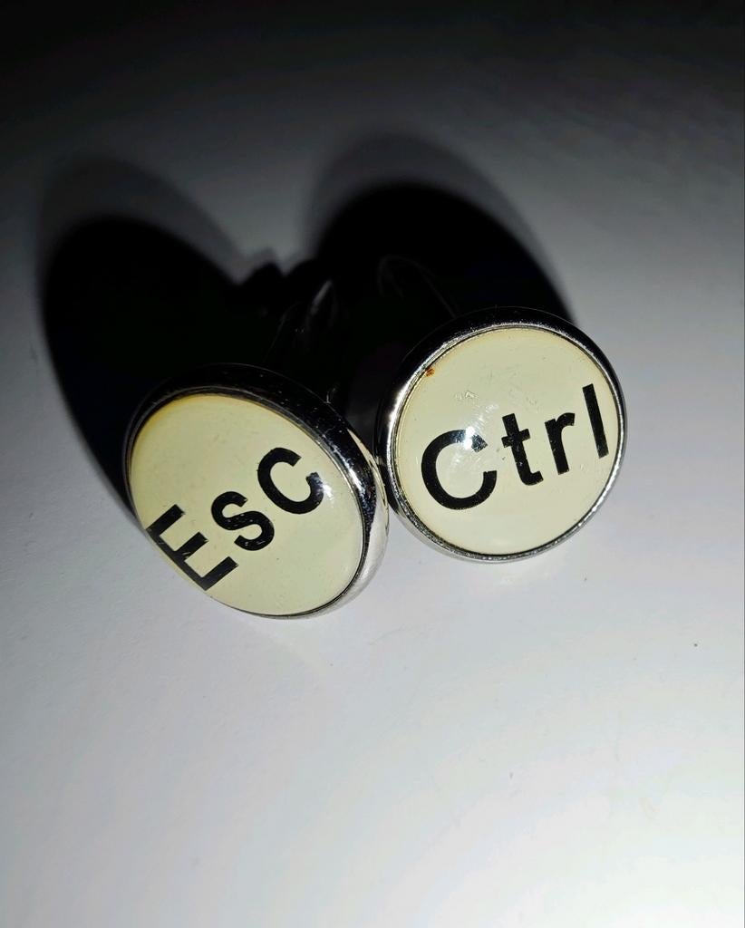 Manchetknopen voor de IT-er : Esc + Ctrl Debenhams, Ophalen of Verzenden, Zo goed als nieuw, Overige materialen