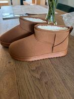 NIEUW ! Bruine Enkellaarsjes met ( nep ) Bont maat 38, Ophalen of Verzenden, Nieuw