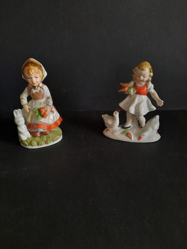 Vintage Porseleinen beeldjes Meisjes met gans en konijn, Verzamelen, Beelden en Beeldjes, Zo goed als nieuw, Overige typen, Ophalen of Verzenden