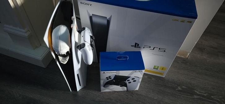 PS5 disc versie met benodigheden, Spelcomputers en Games, Spelcomputers | Sony PlayStation 5, Zo goed als nieuw, Playstation 5