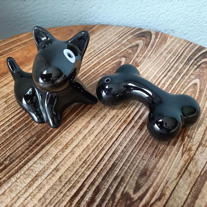 peper en zoutstel in de vorm van een hond en een bot, Verzamelen, Porselein, Kristal en Bestek, Nieuw, Overige typen, Porselein