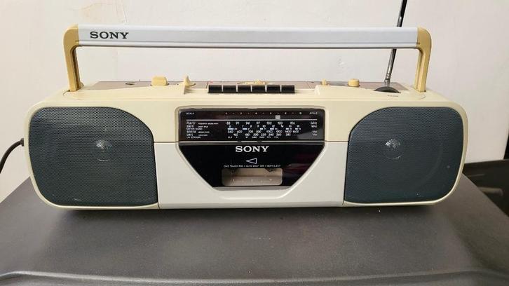 Vintage SONY 4 band Radio cassette recorder - Draagbare, Audio, Tv en Foto, Radio's, Gebruikt, Ophalen