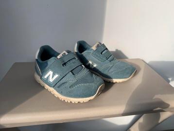 Blauwe New Balance sneakers beschikbaar voor biedingen