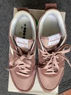 Leuke oud roze sneakers Diadora maar 41, Kleding | Dames, Schoenen, Ophalen of Verzenden, Zo goed als nieuw, Roze, Sneakers of Gympen