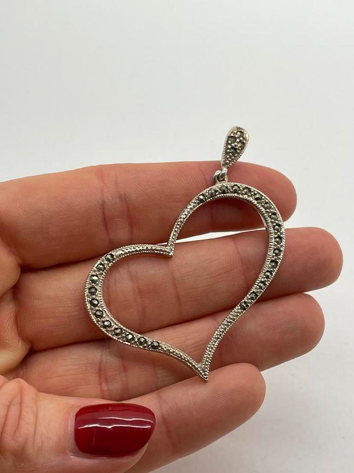 Z848 Prachtige zilveren hanger markasietjes hart, Sieraden, Tassen en Uiterlijk, Kettinghangers, Zo goed als nieuw, Zilver, Zilver