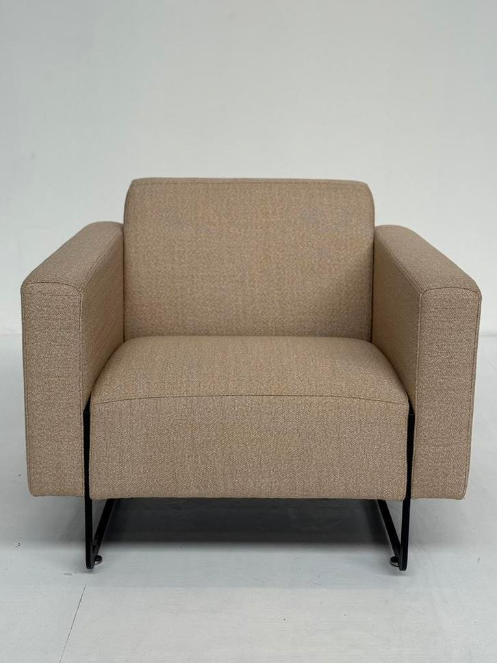 Artifort Mare Fauteuil - Beige Ploegstof, Antraciet Onderste, Huis en Inrichting, Fauteuils, Zo goed als nieuw, Stof, 75 tot 100 cm