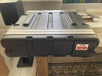 SKB koffer (2 racks) beschikbaar voor biedingen