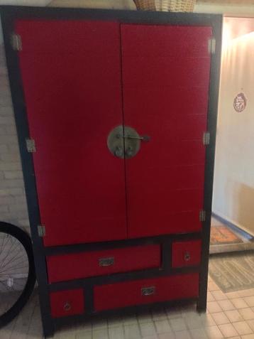Oosterse kast beschikbaar voor biedingen