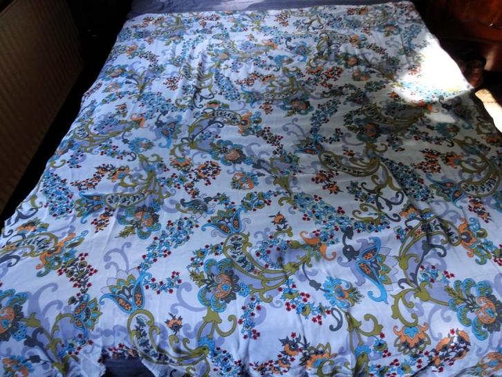 Licht blauw iets doorzichtig floral lapje 120 x 130 cm, Hobby en Vrije tijd, Stoffen en Lappen, Gebruikt, Polyester, 30 tot 120 cm