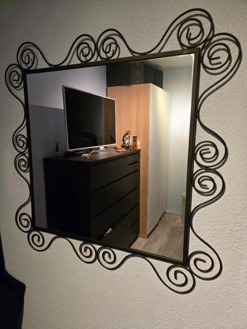 Sierlijke wandspiegel zwart metalen frame, Huis en Inrichting, Woonaccessoires | Spiegels, Zo goed als nieuw, Minder dan 50 cm