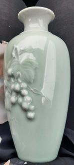 Antieke  celadon vaas, Ophalen of Verzenden