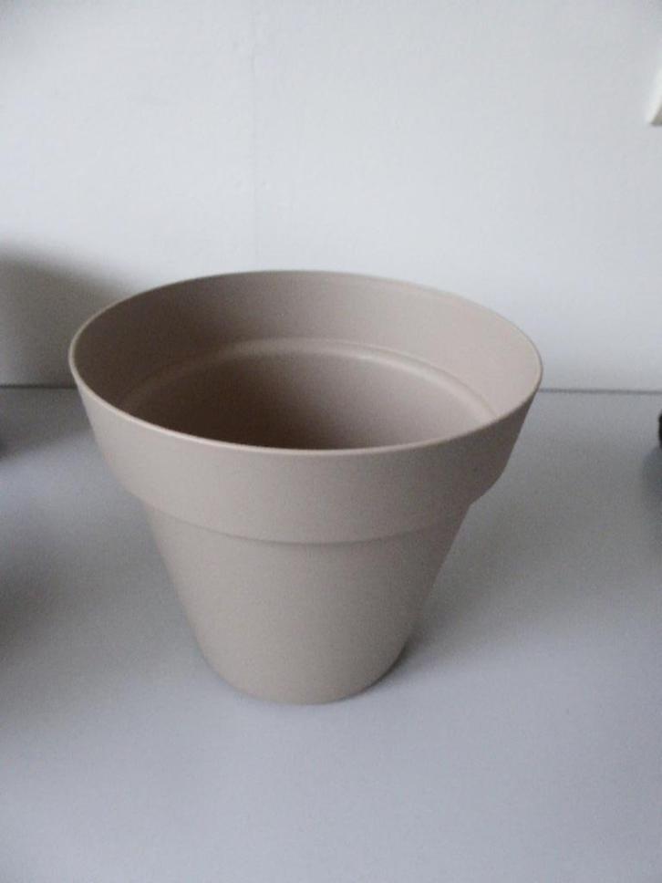 Kunststof bloempot(ten) . (3 stuks), Tuin en Terras, Bloempotten, Zo goed als nieuw, Kunststof, Binnen, Balkon, Minder dan 40 cm