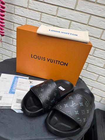 Louis vuitton slippers beschikbaar voor biedingen