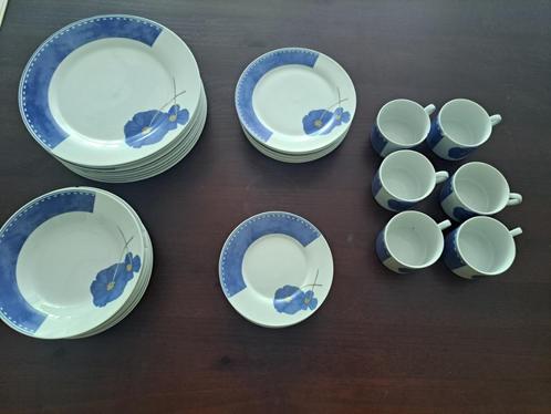 Servies bloemen, blauw en wit, Huis en Inrichting, Keuken | Servies, Zo goed als nieuw, Bord(en), Overige stijlen, Overige materialen