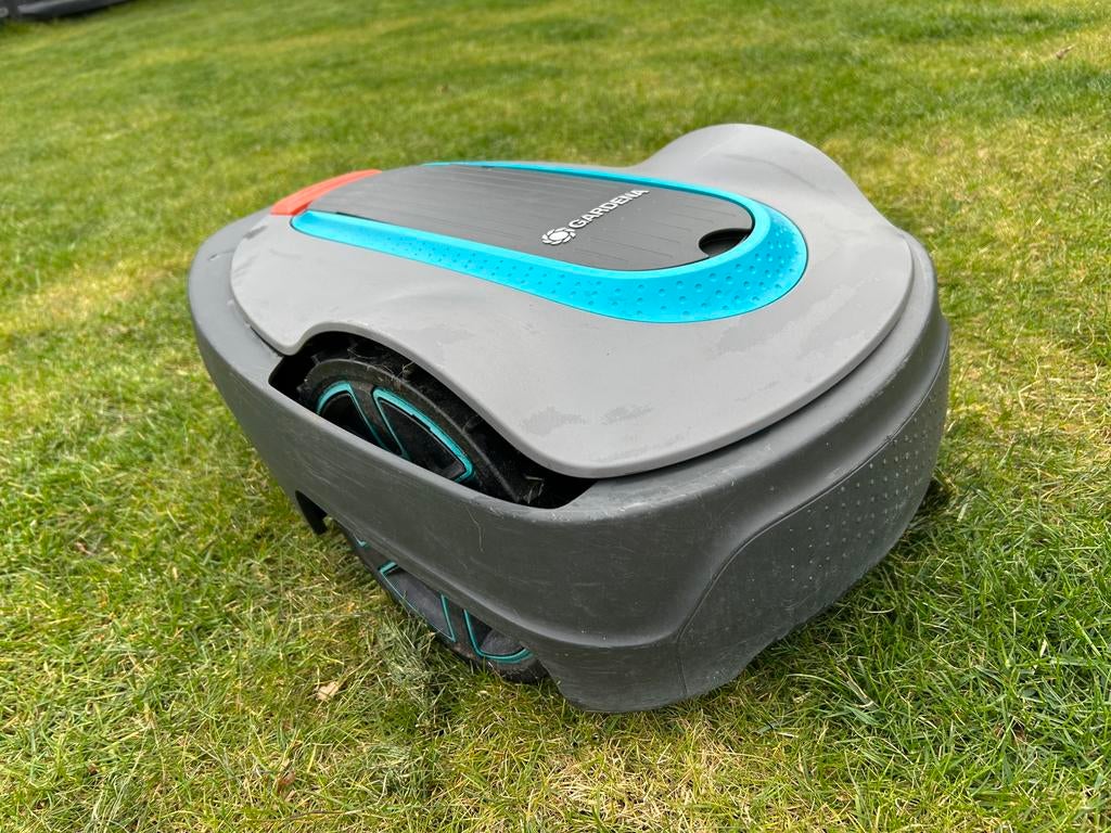 Gardena Sileno City 500 robotmaaier met garage & accessoires, Ophalen of Verzenden, Gebruikt, Minder dan 20 cm