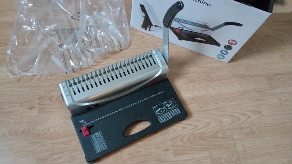 MAKEASY Bindmachine 21 gaten tot A4 formaat + Bindruggen, Diversen, Ophalen of Verzenden, Zo goed als nieuw