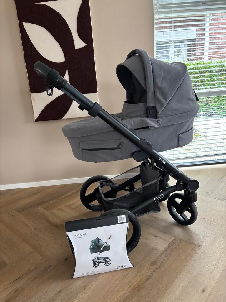 Mutsy Nio Kinderwagen met reiswieg en zitje + accessoires, Kinderen en Baby's, Kinderwagens en Combinaties, Ophalen, Gebruikt
