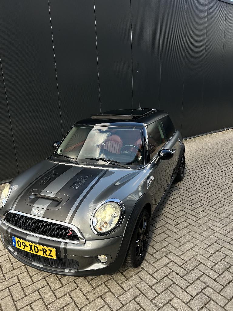 Mini 1.6 16V Cooper S 128KW 2007 Grijs, Auto's, Mini, Voorwielaandrijving, 4 cilinders, 4 stoelen, 49 €/maand