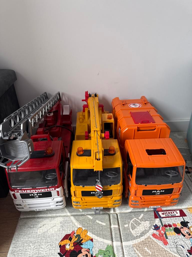 Bruder brandweer, takelwagen en vuilniswagen, Kinderen en Baby's, Speelgoed | Speelgoedvoertuigen, Ophalen of Verzenden, Zo goed als nieuw