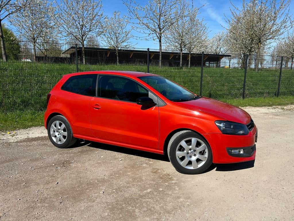 Volkswagen Polo 1.6 TDI 66KW APK tot 12 februari 2027, Auto's, Voorwielaandrijving, Euro 5, Stof, Zwart