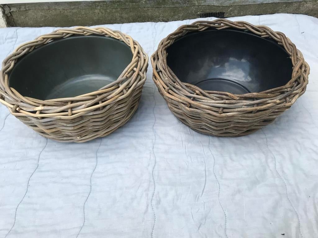 Ronde plantenbakken binnen/buiten riet/ rotan, Tuin en Terras, Bloembakken en Plantenbakken, Overige materialen, Gebruikt, Minder dan 30 cm