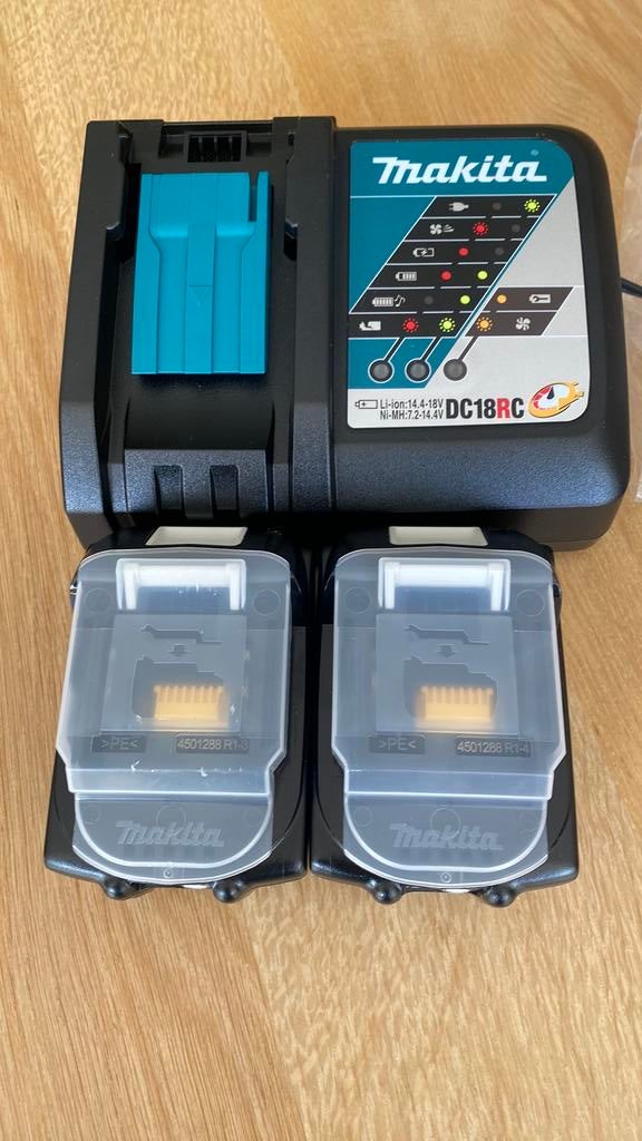 Twee nieuwe accu’s (18V-5.0 Ah) plus oplader van Makita, Ophalen of Verzenden, Nieuw