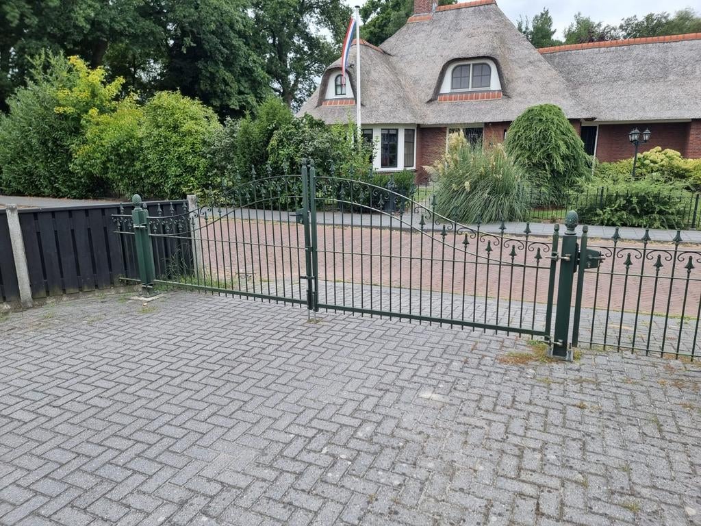 Hekwerk met 2 looppoortjes en 1 dubbele inrijpoort, Tuin en Terras, Tuinhekken en Hekwerk, Gebruikt, Sierhekwerk, IJzer, Met poort