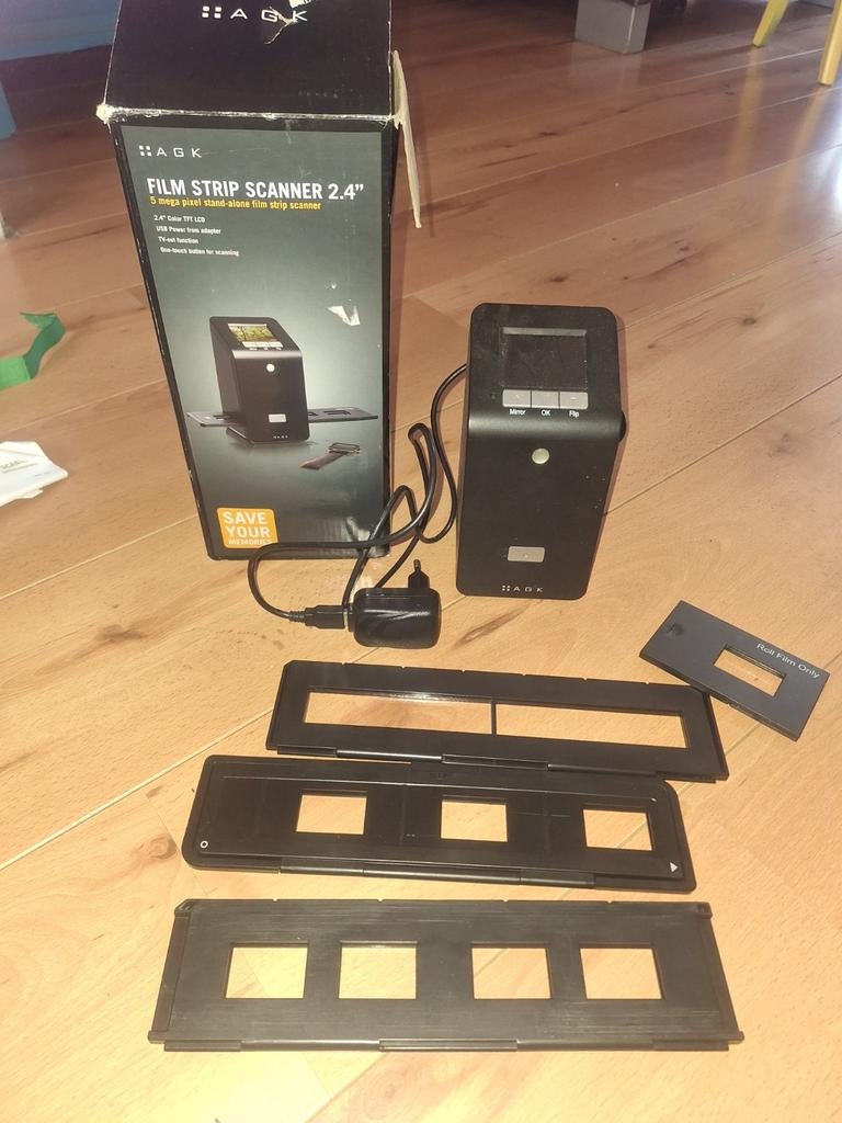 HAGK Film Strip Scanner 2.4" - Diascanner, Computers en Software, Scanners, Ophalen of Verzenden, Zo goed als nieuw, Diascanner